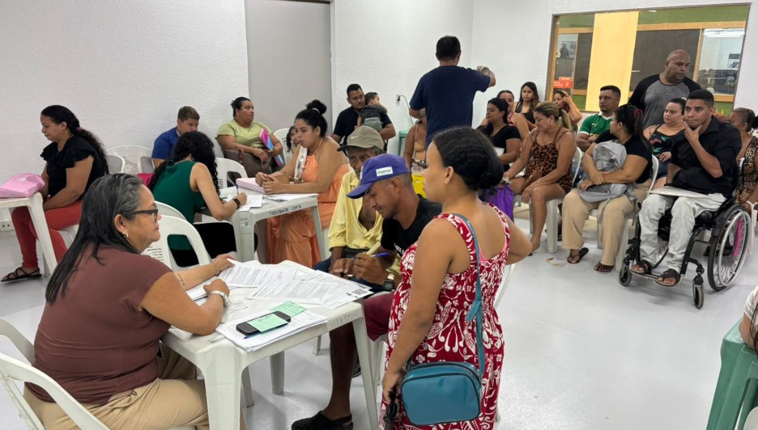 Entrega de documentos dos candidatos ao residencial Santa Mônica